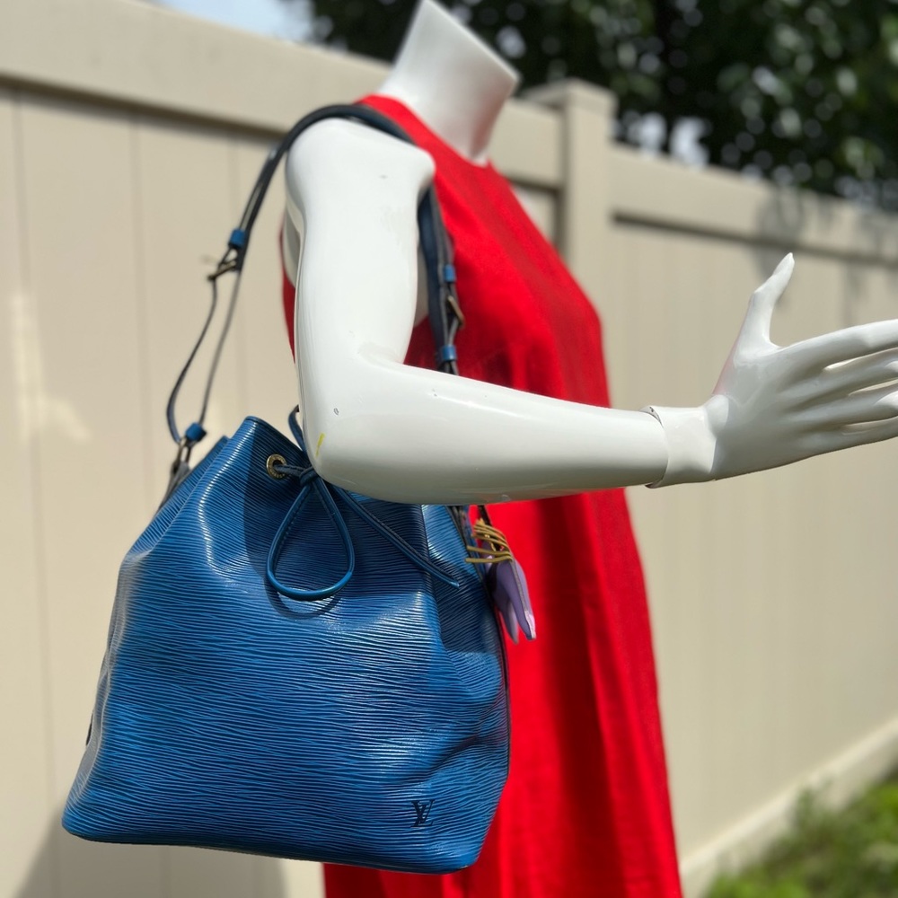 ⭐️firm price⭐️Louis Vuitton Blue Epi Noe PM